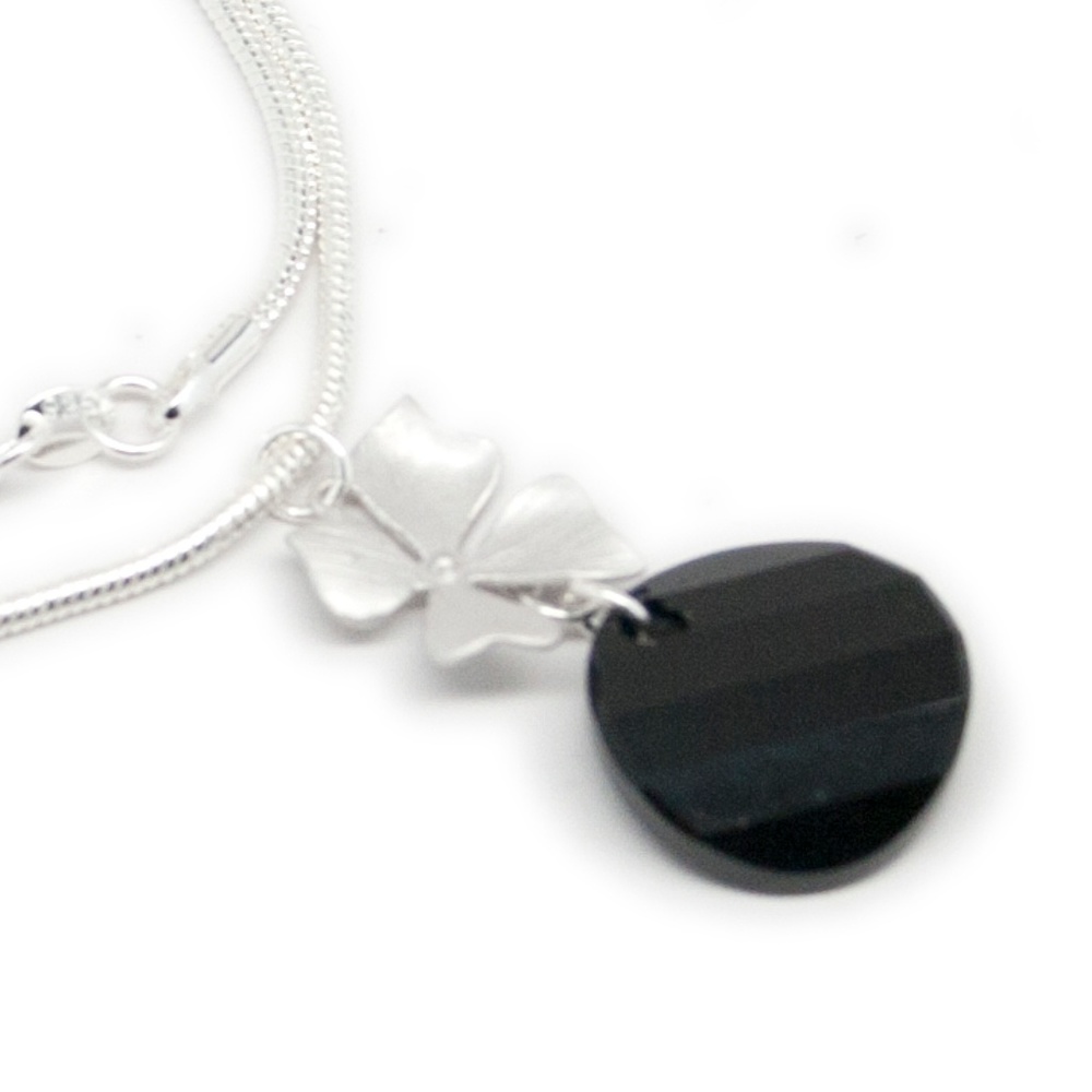 Black crystal flower pendant necklace